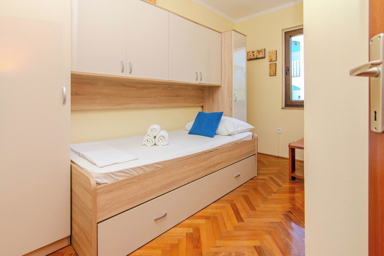 Bedroom 2, Holiday home Suric, Privlaka