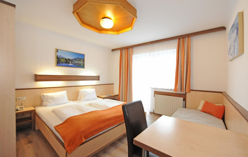 Bedroom 2, Hotel-Garni Seestrand, Zell am See
