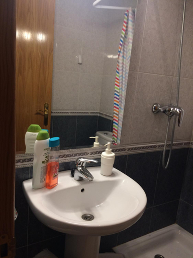 Bathroom 2, Casa Catharina, Lleida