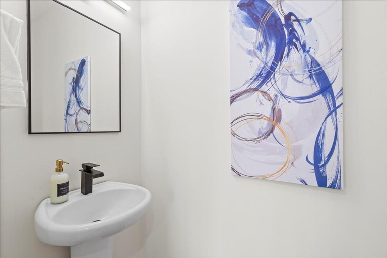 Others 4, Elegant 3BR3.5BA Modern Charlotte Townhouse, Mecklenburg