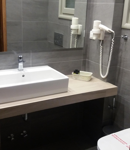 Bathroom 5, Despina's Mare, South Aegean