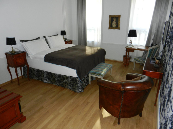 Bedroom 9