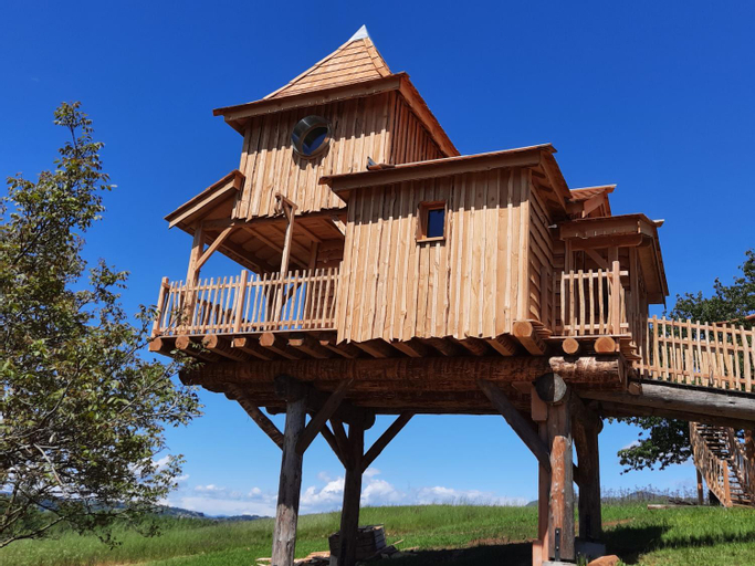 Exterior 1