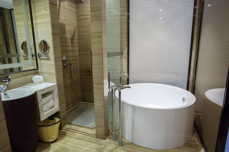Bathroom 16