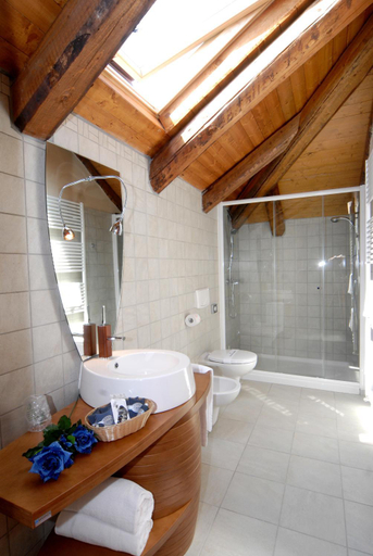 Bathroom 17