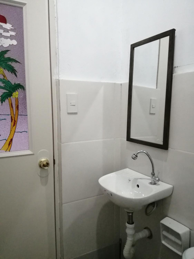 Bathroom 5, MiL's Hillside Tourist Inn, San Vicente