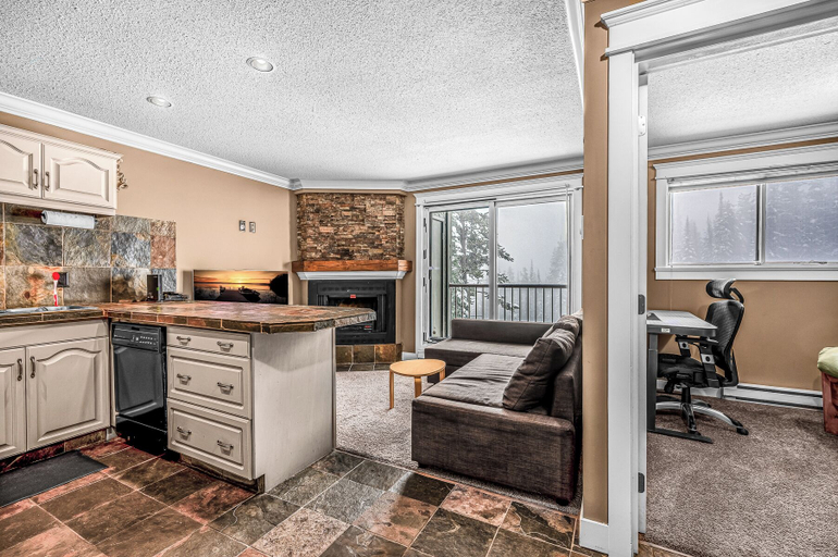 Others 5, Winter Escape On Perfection Pool Hot Tub, Kootenay Boundary