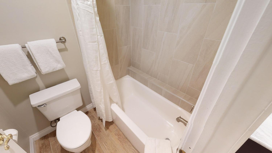 Bathroom 4, CHASE SUITES HOTEL IN NEWARK, Alameda