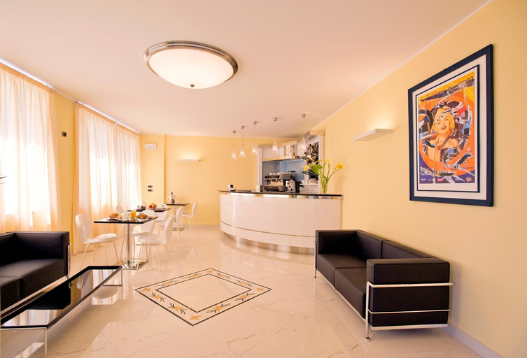 Others 4, Residence Atlantic, Savona