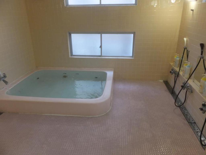Bathroom 9