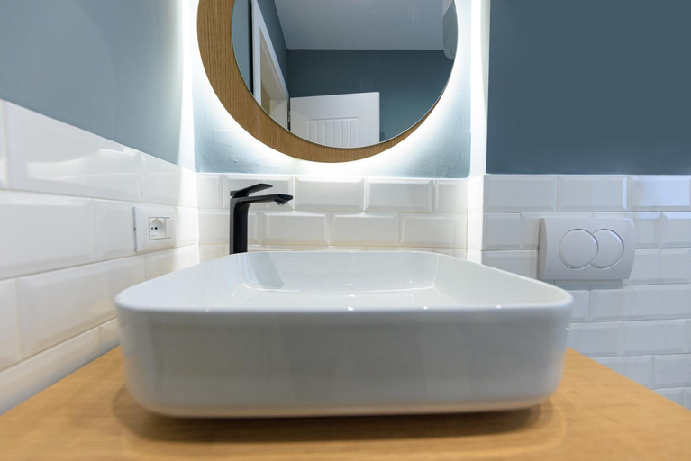 Bathroom 2, Syncron Centre Skyline Rooftop Tirana Apartments, Tiranës