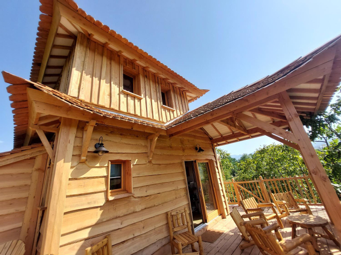 Exterior 1
