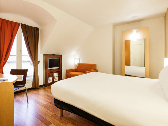 Bedroom 5, ibis Versailles Château, Yvelines