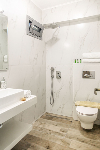 Bathroom 5, Summer Inn, Central Macedonia