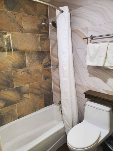 Bathroom 4, The Essence Hotel AT JFK, New York
