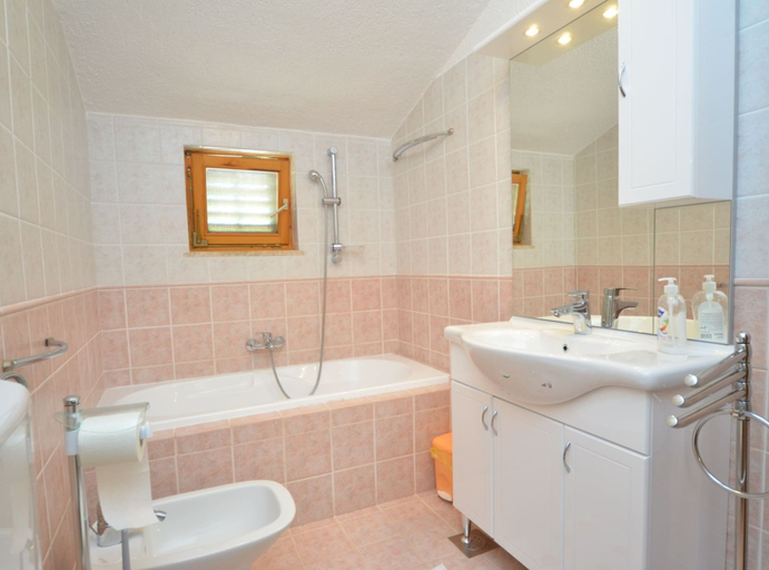 Bathroom 2, Green Oasis Family Getaway, Rovinj