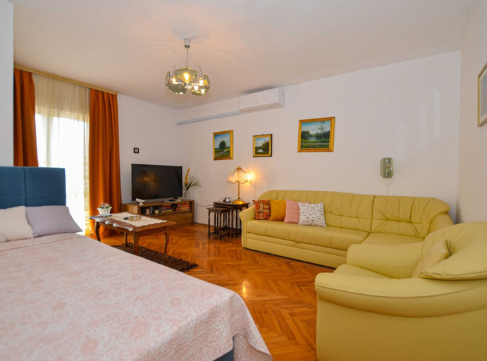 Bedroom 3, Cozy and Smart Rovinj Apartment With Balcony, Rovinj