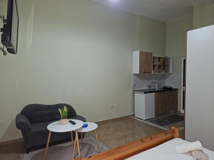 Others 3, Agroni Rooms-21, Tiranës