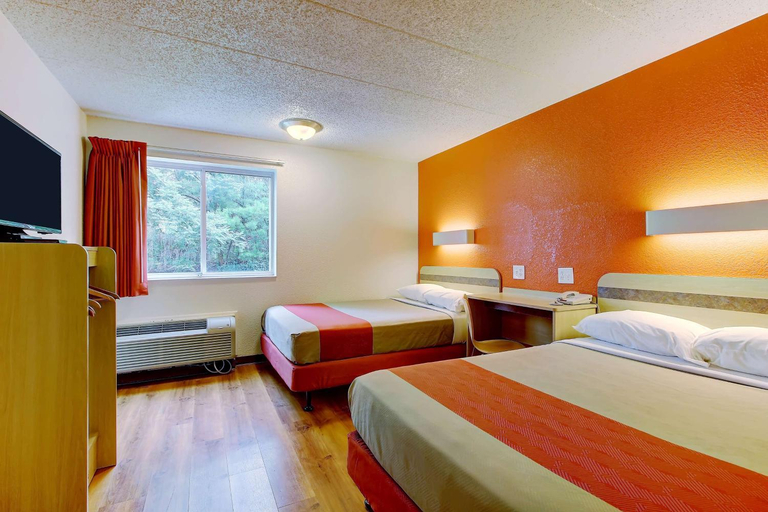 Bedroom 2, Motel 6 York, PA - North, York
