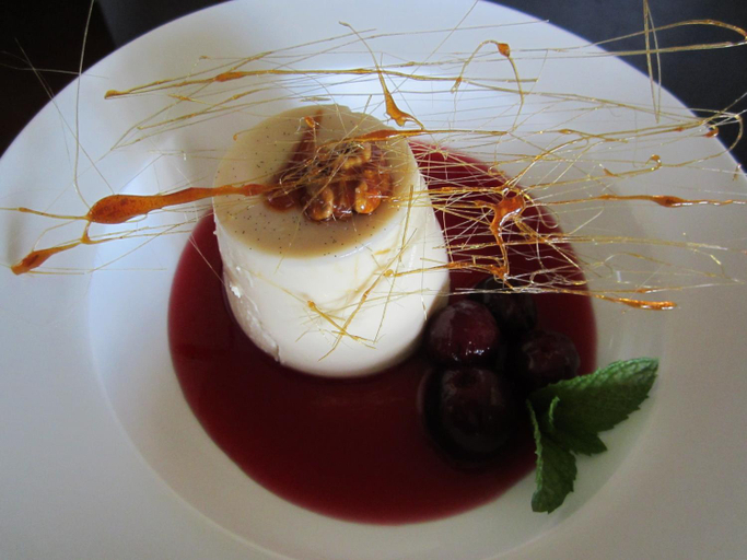 Food & Drinks 5, Hawkdun Rise Vineyard & Accommodation, Central Otago