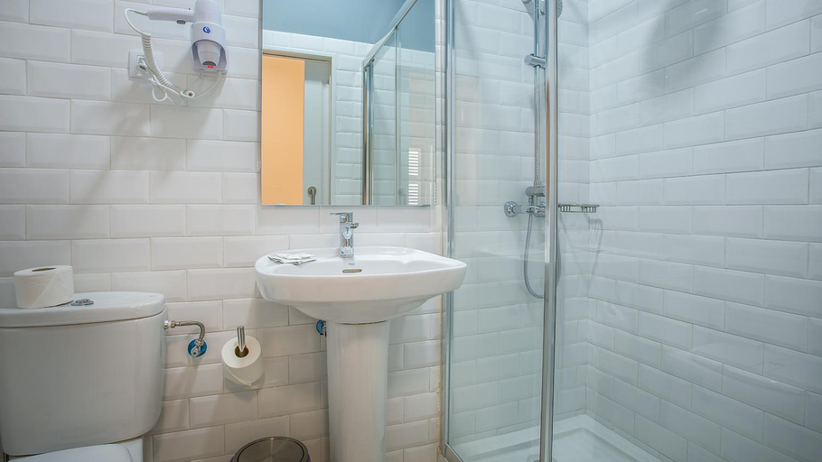 Bathroom 5, Hotel Madrid, Las Palmas