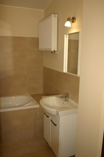 Bathroom 2, Noclegi Piastow, Warsaw
