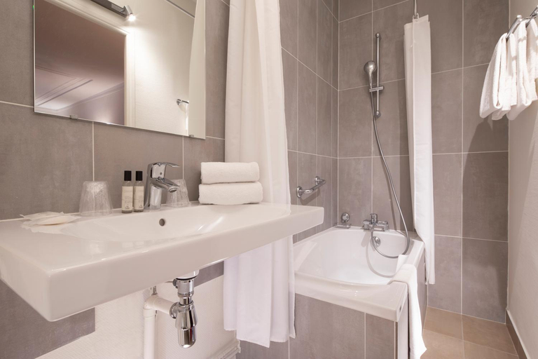 Bathroom 3, Hotel Saint Roch, Paris