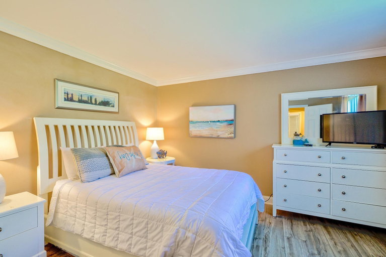 Bedroom, Seascape 22a- Hello Sunshine, Walton