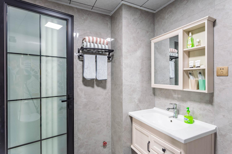 Bathroom 2, Cloud & Sea Boutique Apartment, Rizhao