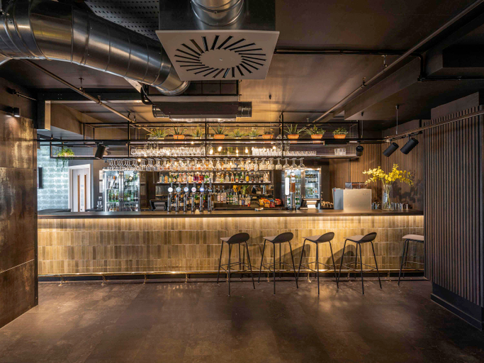 Food & Drinks 5, Mercure Newport, Newport