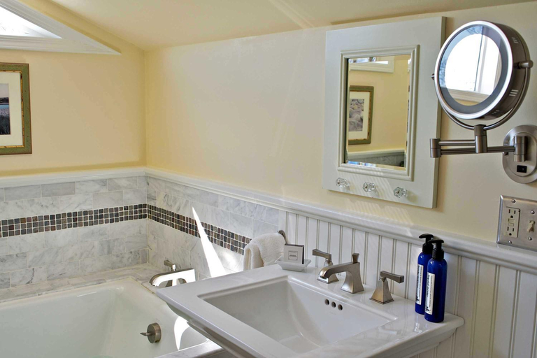 Bathroom 4