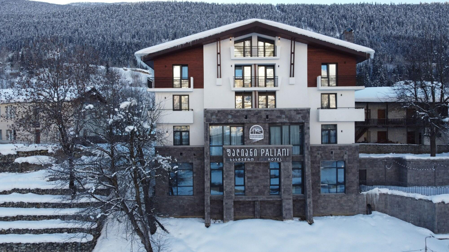 Exterior & Views