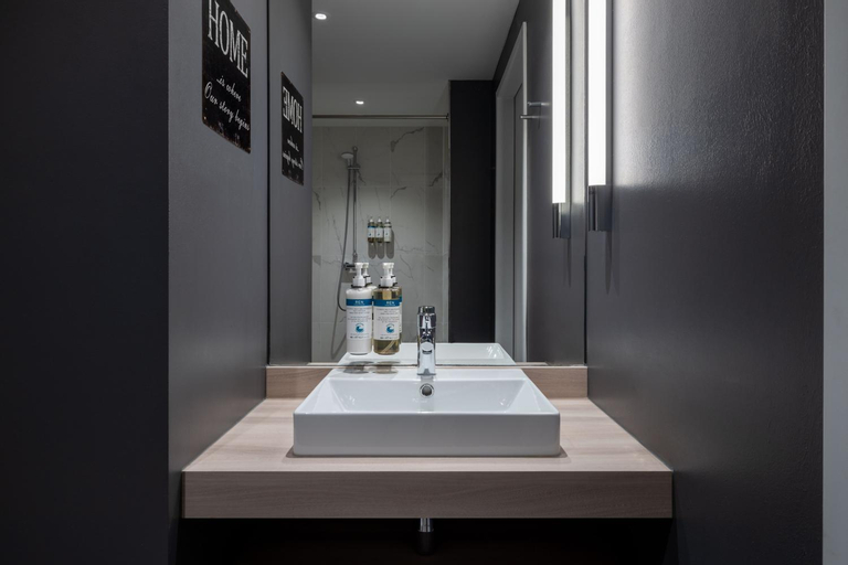 Bathroom 7
