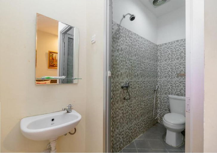 Bathroom 7