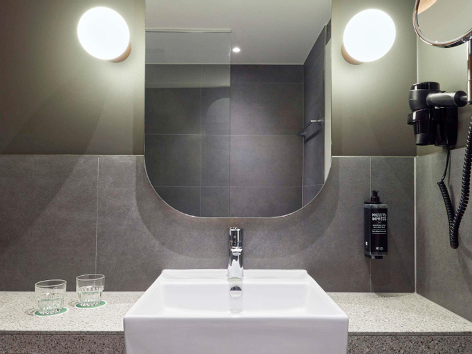 Bathroom 7
