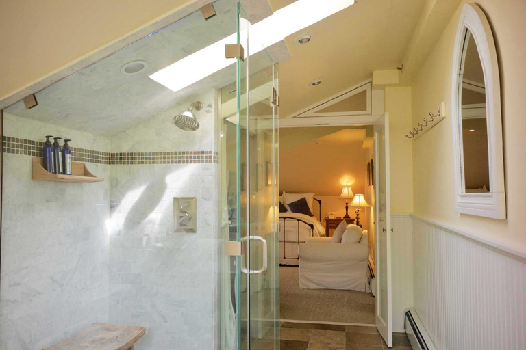 Bathroom 10