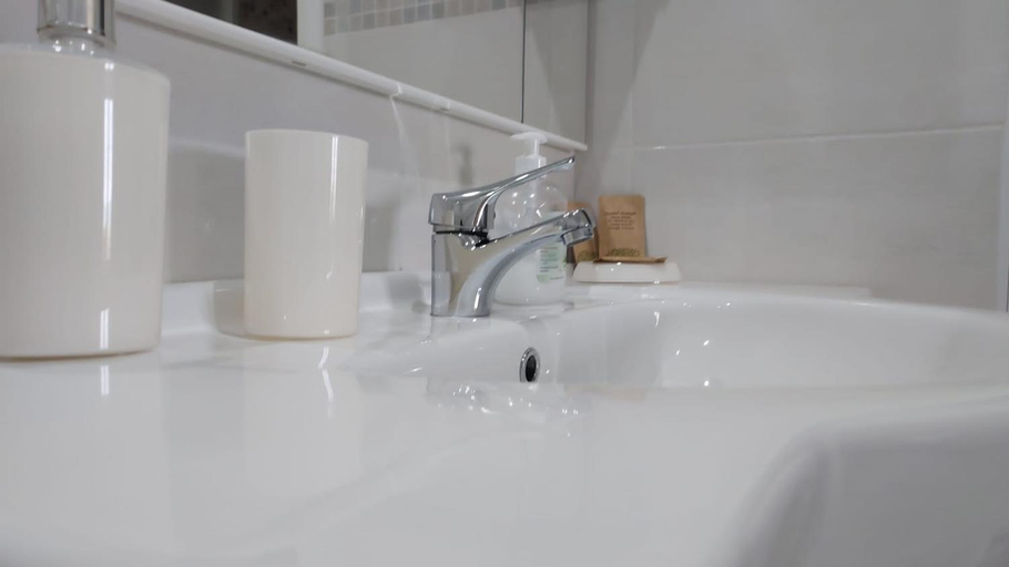Bathroom 19