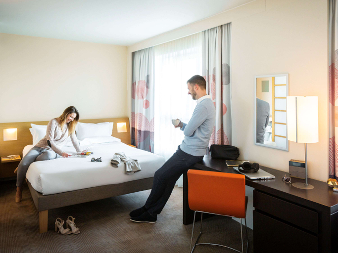 Bedroom 3, Novotel Reading Centre, Reading