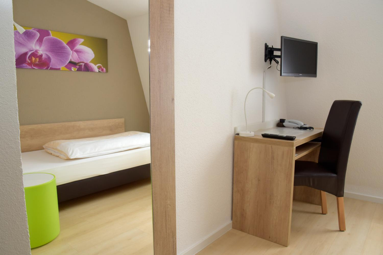 Bedroom 2, Hotel Restaurant Baumann, Ludwigsburg
