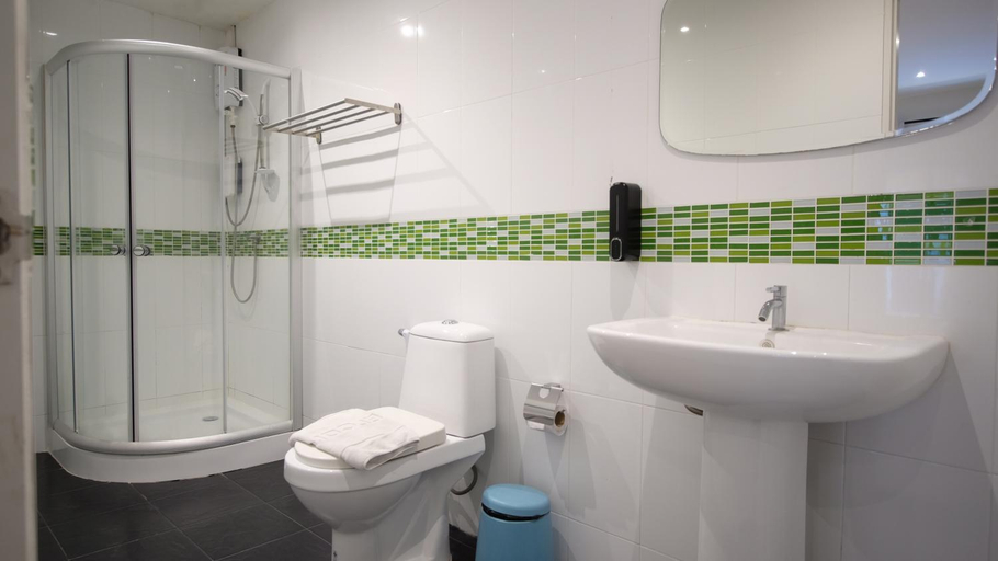 Bathroom 7