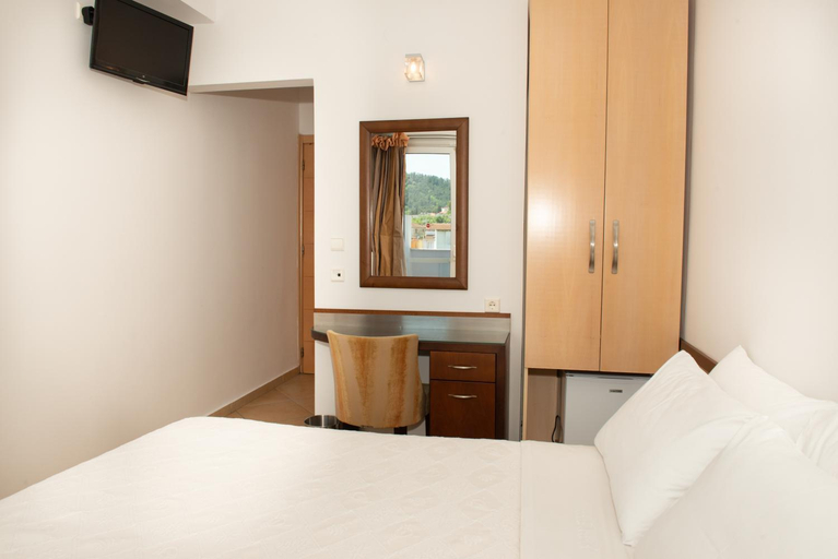 Bedroom 2, Hotel Lido Thassos, East Macedonia and Thrace