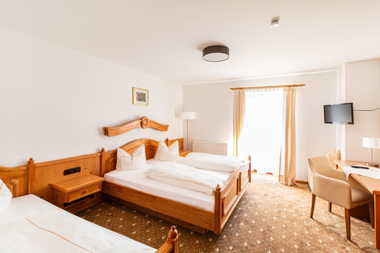 Bedroom 4, Hotel Gasthof Neuwirt, Miesbach
