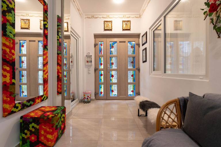 Others 3, Negrean Residence, Oradea