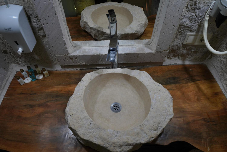 Bathroom 4, Shoestring Cave House, Nevşehir