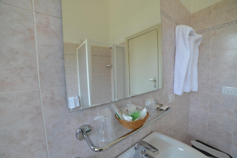 Bathroom 3, Casa Piccole Ancelle di Cristo Re, Rome