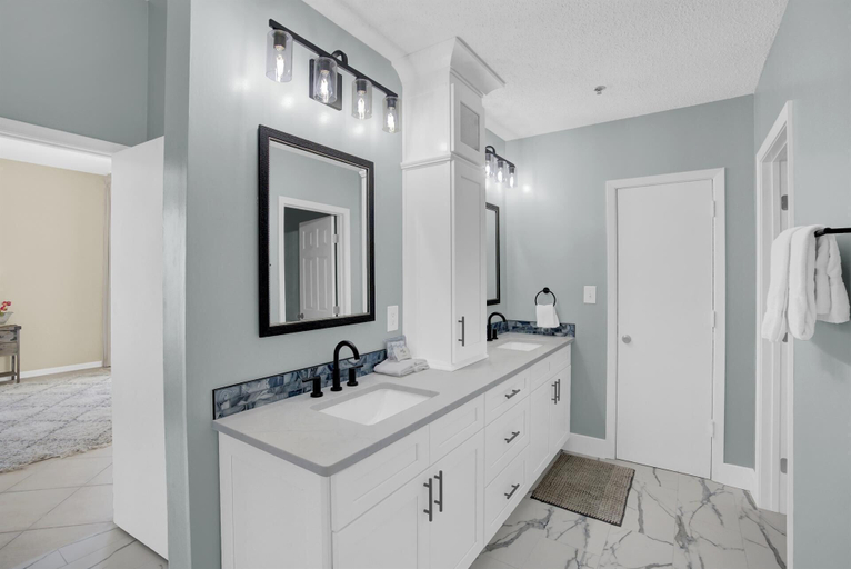 Bathroom 4, Summerchase Penthouse 4, Baldwin