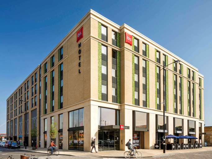 Exterior & Views 14