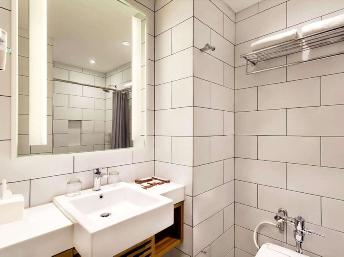 Bathroom 5, Horison Arcadia Wahid Hasyim, Central Jakarta