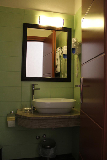 Bathroom 2, Aposperides Hotel, Attica
