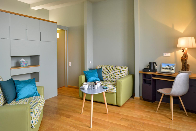 Others 4, Suites du Cabinet Vert, Loiret